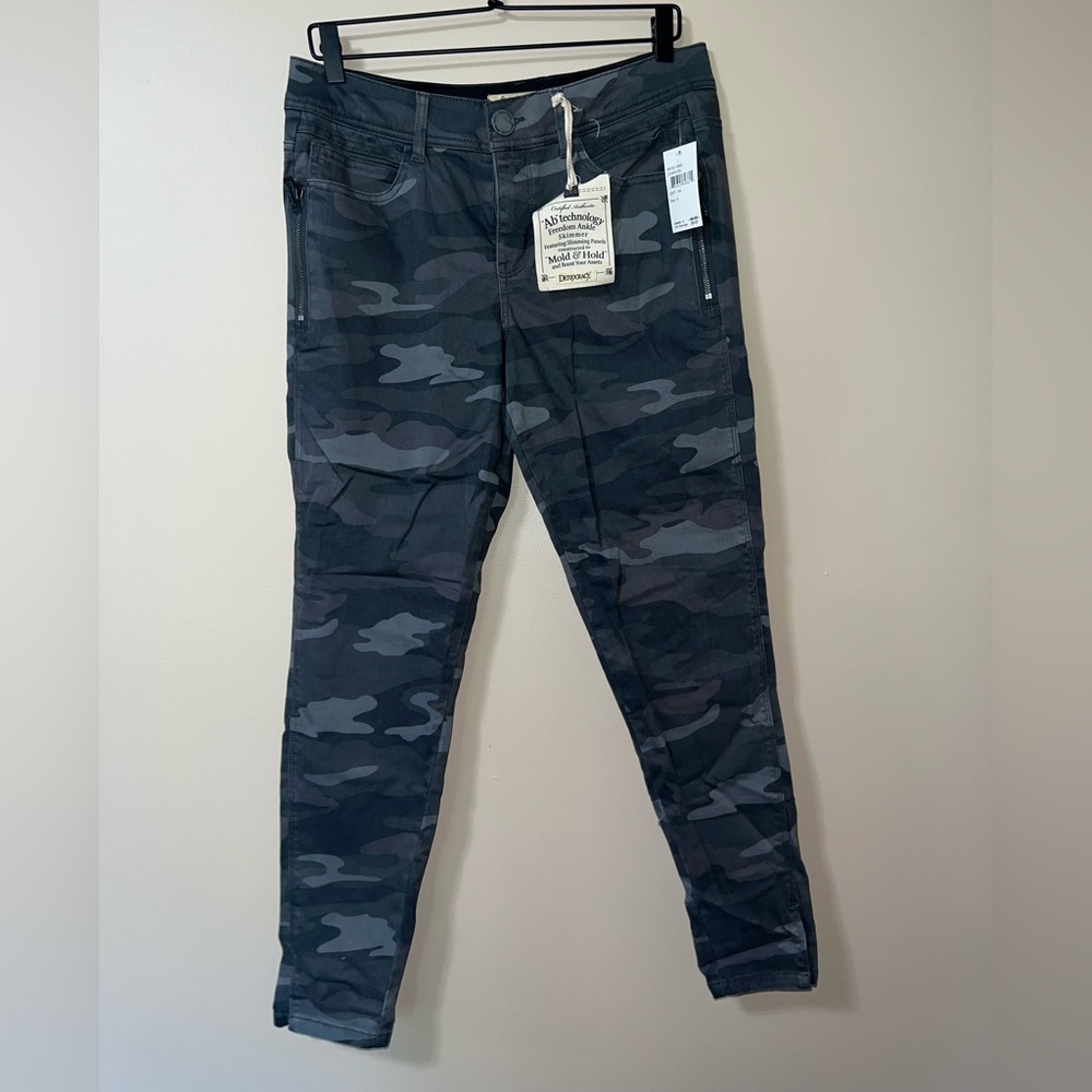 NWT Democracy Woman’s Ab Technology Freedom Ankle Skimmer Charcoal Camo Size 10